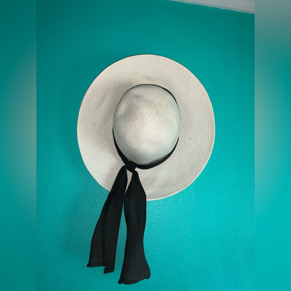 4 Different Hats - Picture 12 of 16